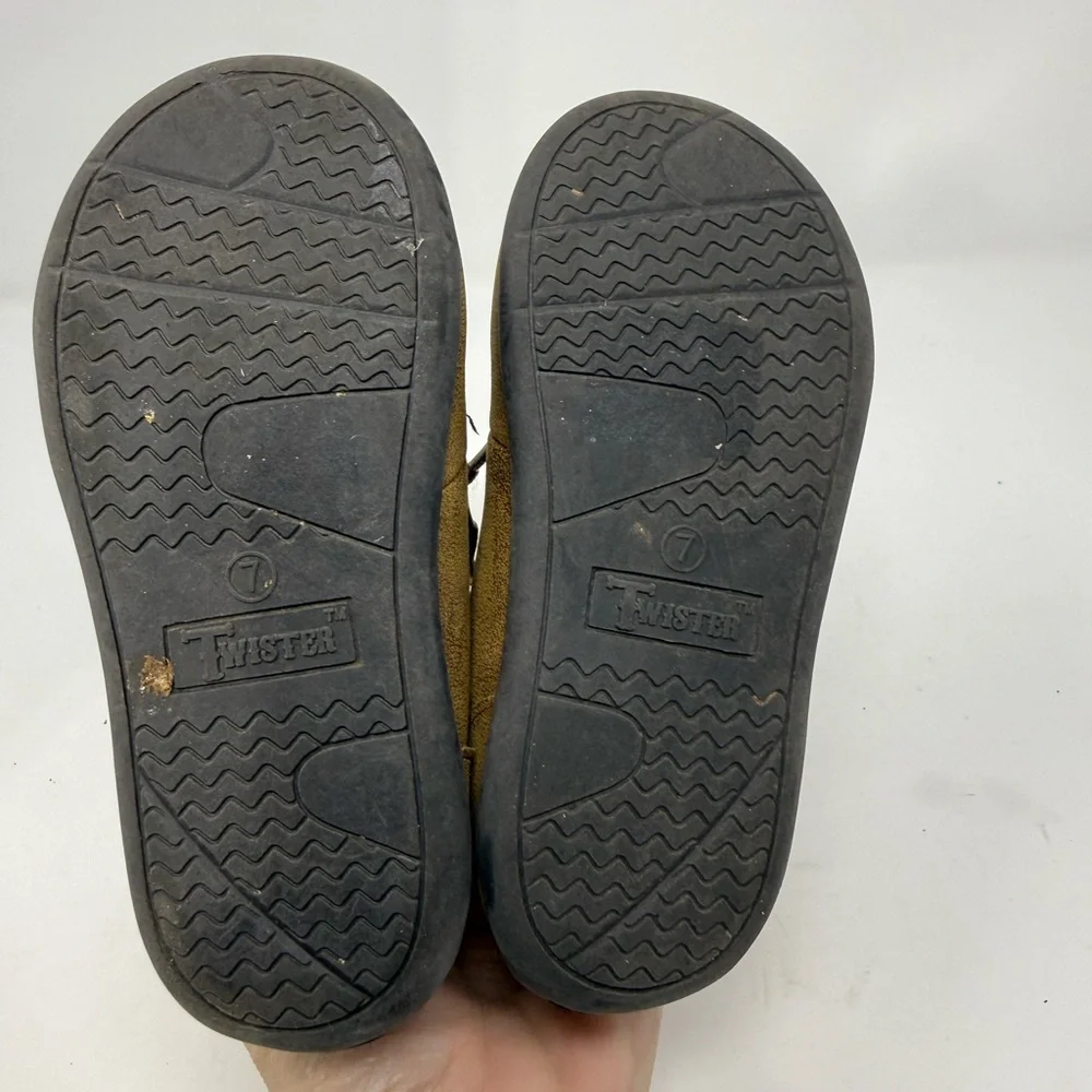 EUC Twister Tan and Brown Kids Moccasins sz 7 (NVGOEI)